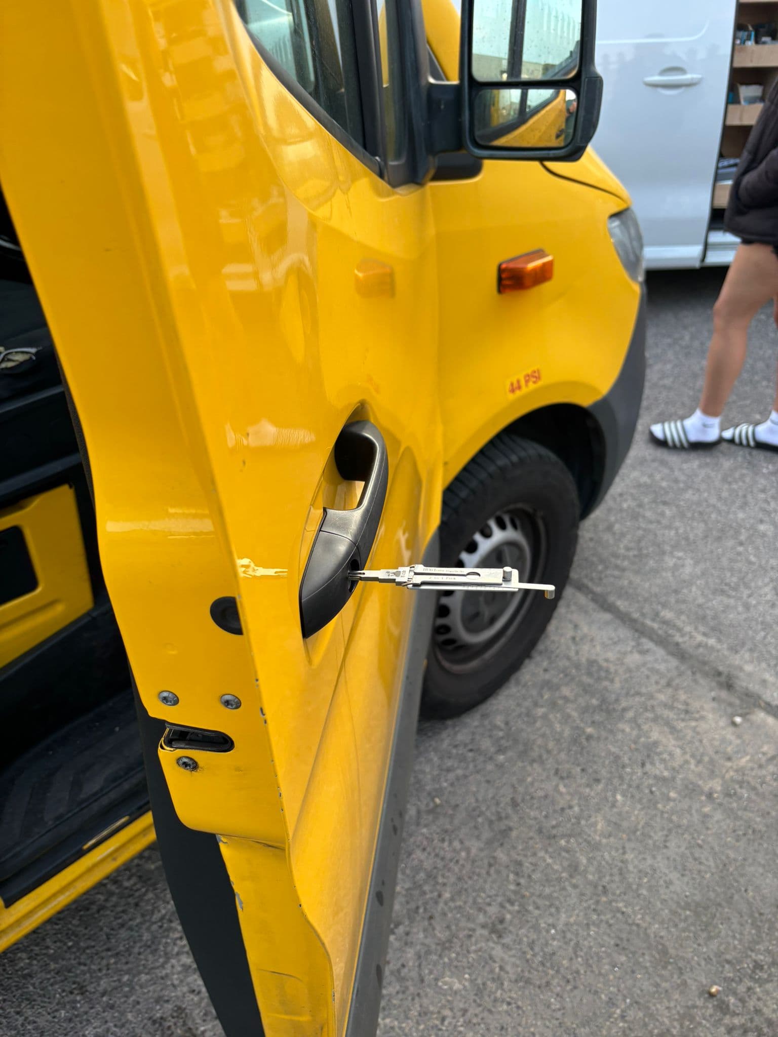 Commercial van opening by Autelix